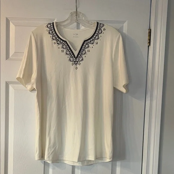 4/$20 Alia Cream Tee with Intricate Black Design - Picture 1 of 4
